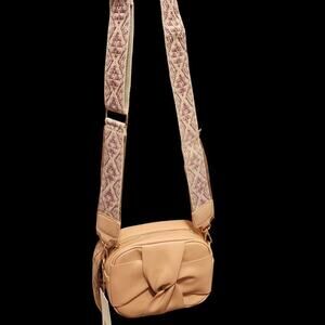 LE MIEL VEGAN LEATHER BLUSH PURSE WITH GUITAR STRAP